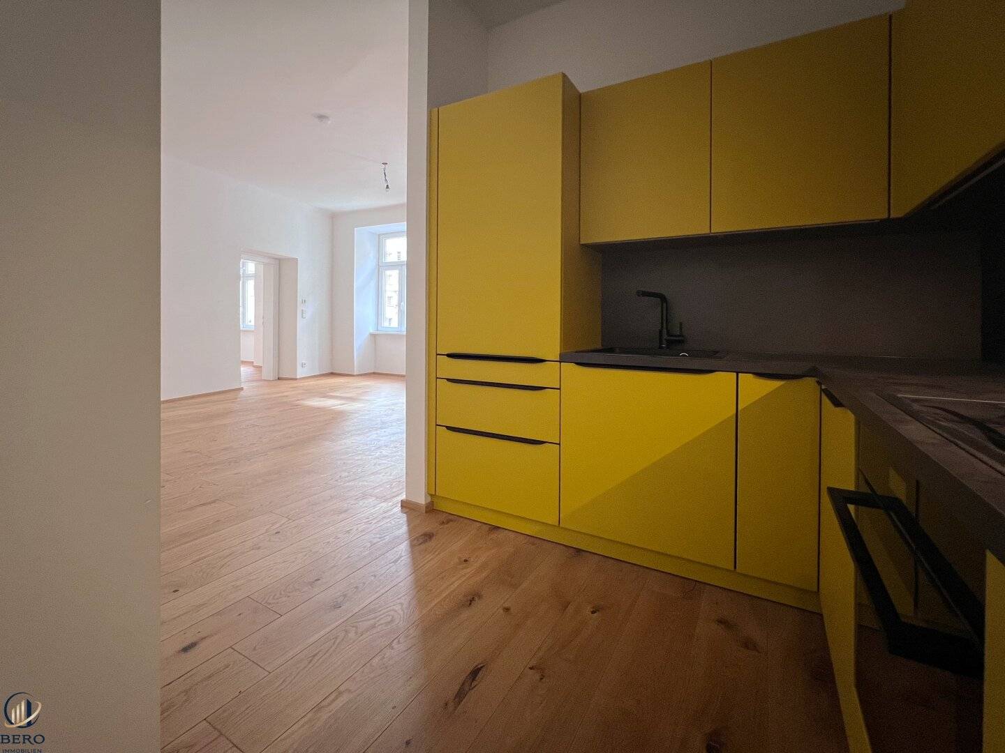First occupancy after complete renovation! Chic and cozy 2-room period apartment in the middle of the Third District