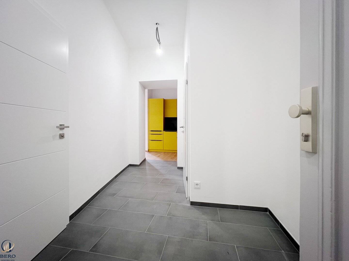 First occupancy after complete renovation! Chic and cozy 2-room period apartment in the middle of the Third District