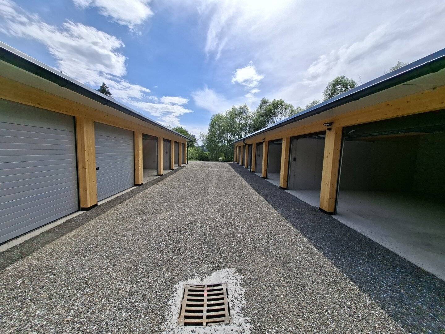 Moderne Einfach- oder Doppelgaragen oder gesamten Garagenpark zum Kaufen oder Mieten nähe Gleisdorf