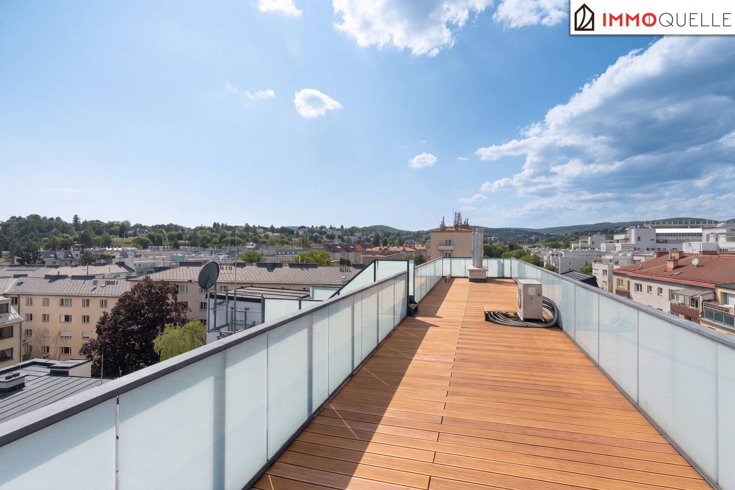 Ein Zuhause über den Dächern Wiens - Großzügige 3-Zimmer-Dachgeschosswohnung mit zwei Terrassenebenen, ca. 90 m²  Wohnküche und 360°-Panorama in Wien-Döbling
