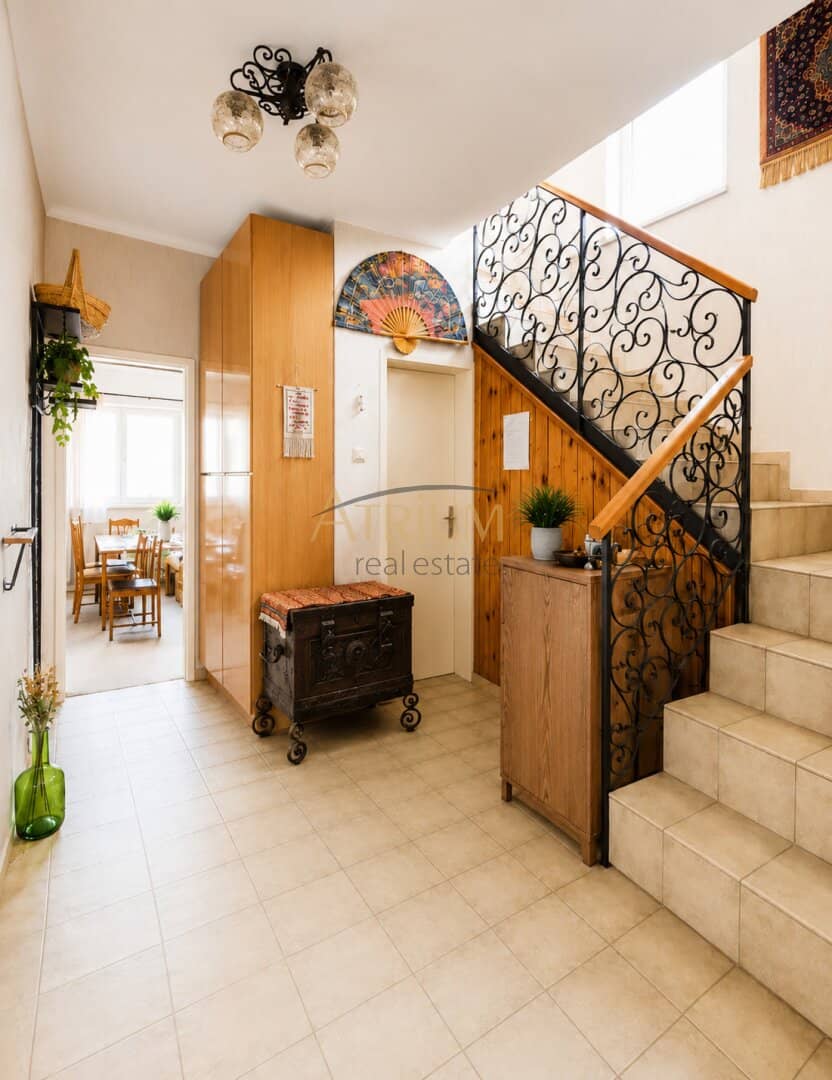 Spacious 7-room house with garden in 1210 Wien – renovation project at a top price