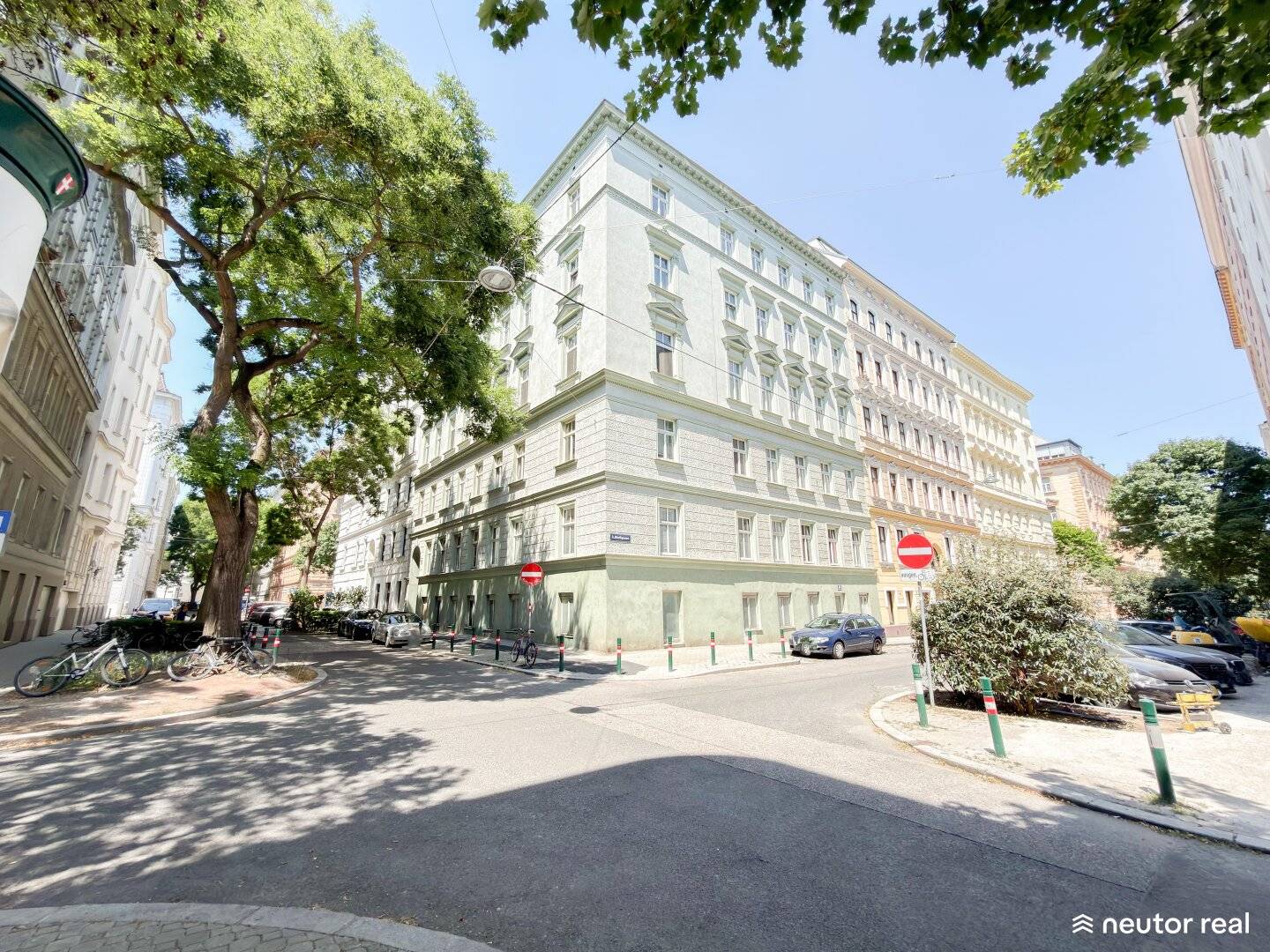 Between Rochusmarkt and Donaukanal - Old building gem - 2nd floor without elevator - partly renovated - absolute quiet location