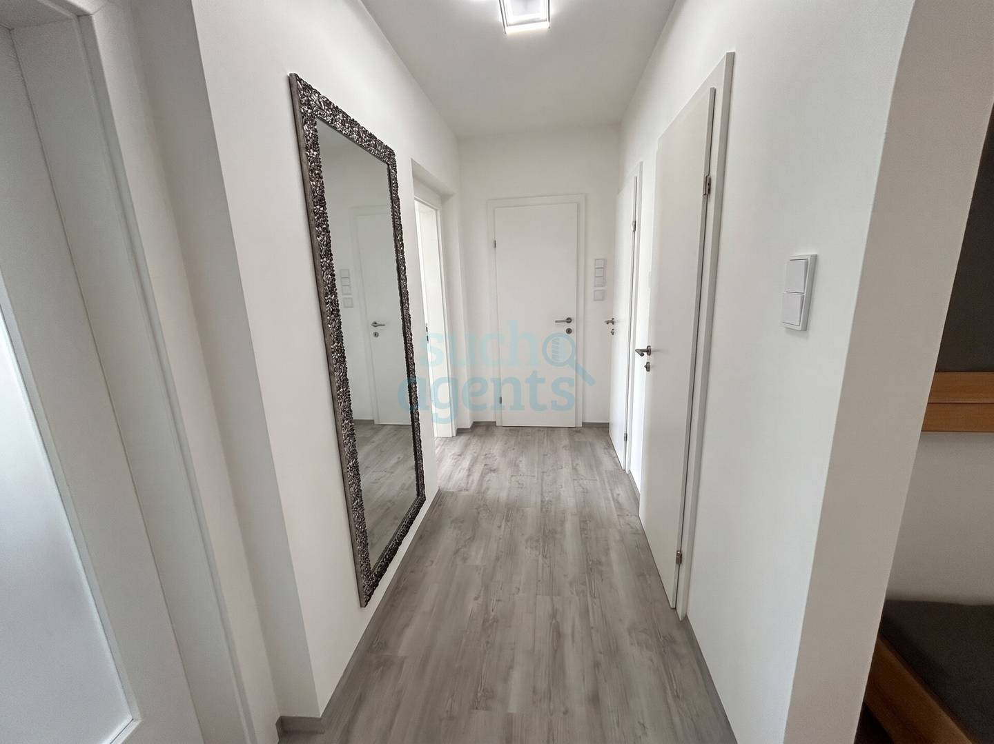 Neuwertige Wohnung mit Südbalkon und Tiefgarage