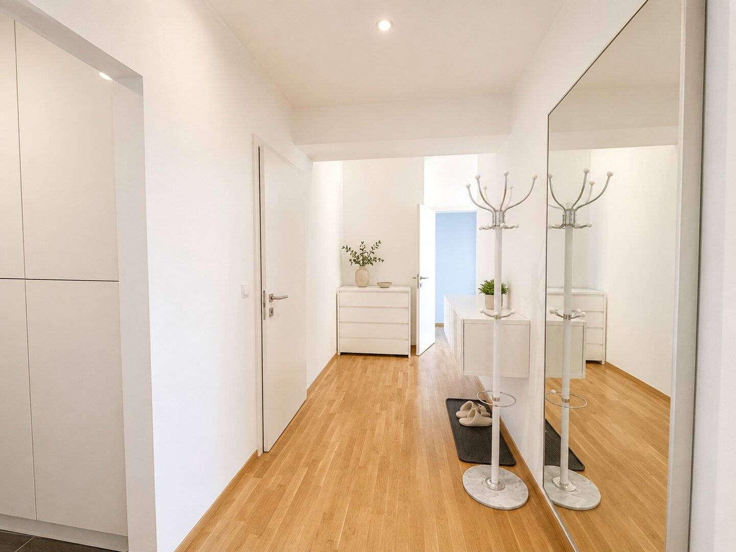 Stylish top floor apartment with premium fittings and low operating costs