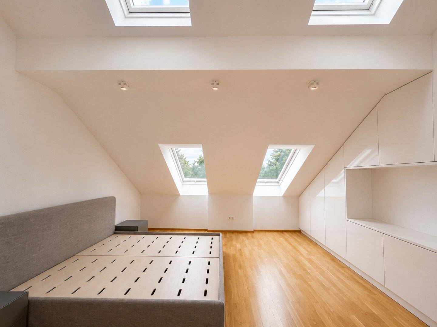 Stylish top floor apartment with premium fittings and low operating costs