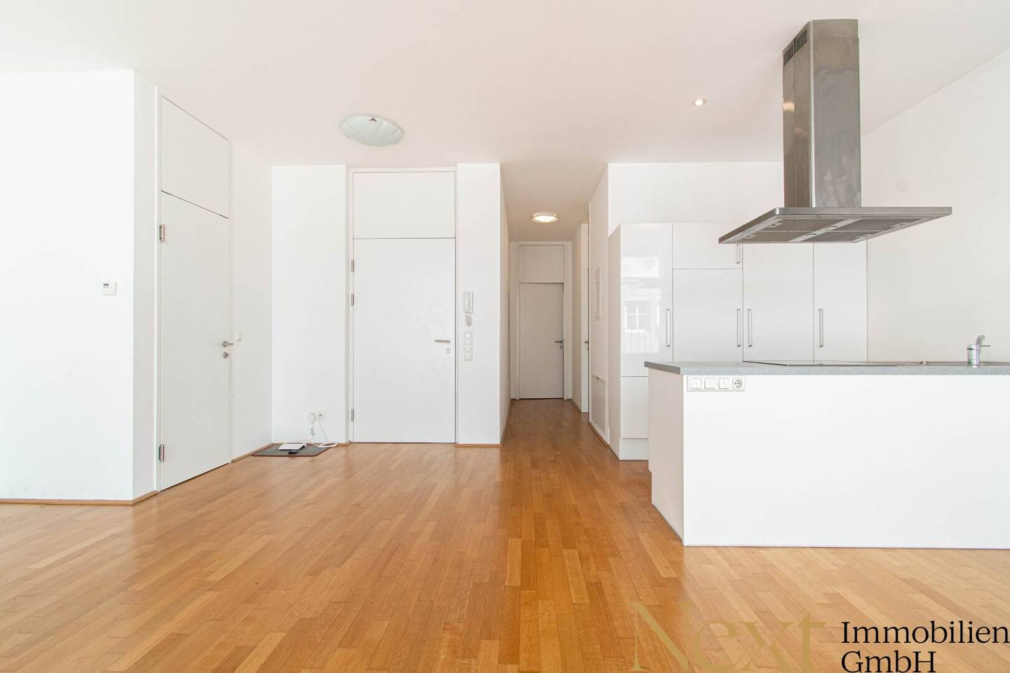 Light-filled 2-room loft apartment with high-quality fitted kitchen in Linz city centre for rent