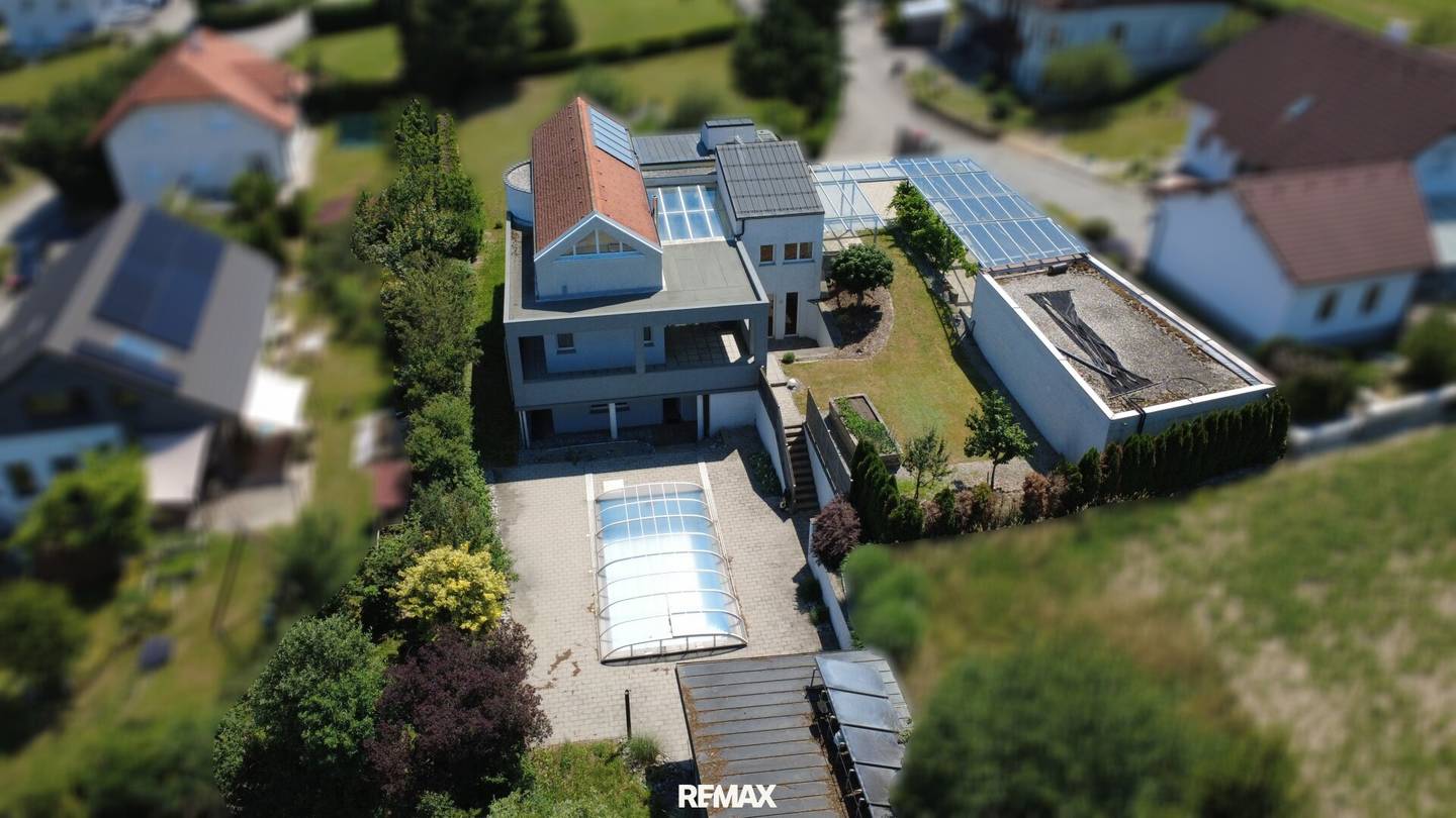 Top-Architektenhaus mit großem Garten und zusätzlicher Grünfläche in herrlicher Aussichts-Lage!