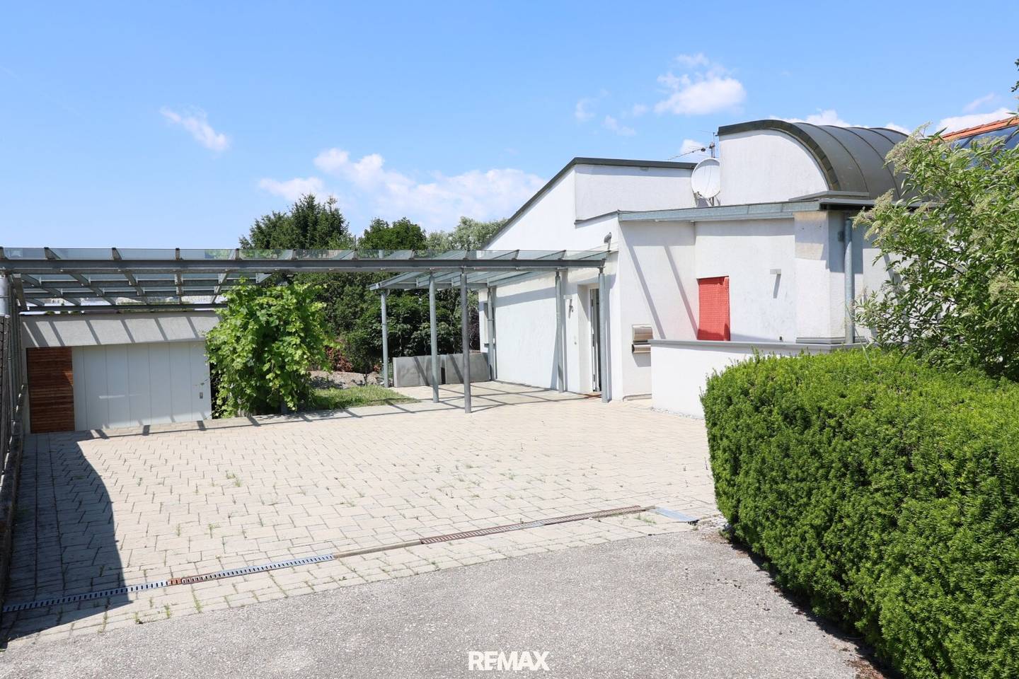 Top-Architektenhaus mit großem Garten und zusätzlicher Grünfläche in herrlicher Aussichts-Lage!
