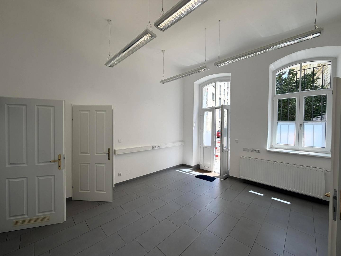 Neu sanierte Erdgeschosswohnung mit Straßenzugang