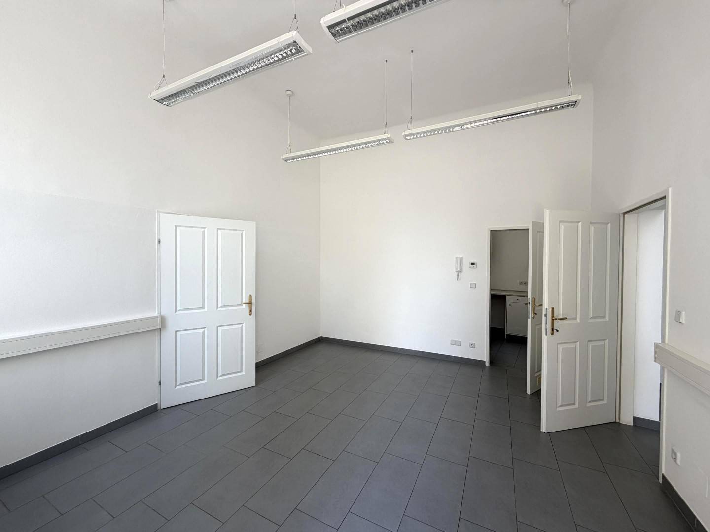 Neu sanierte Erdgeschosswohnung mit Straßenzugang