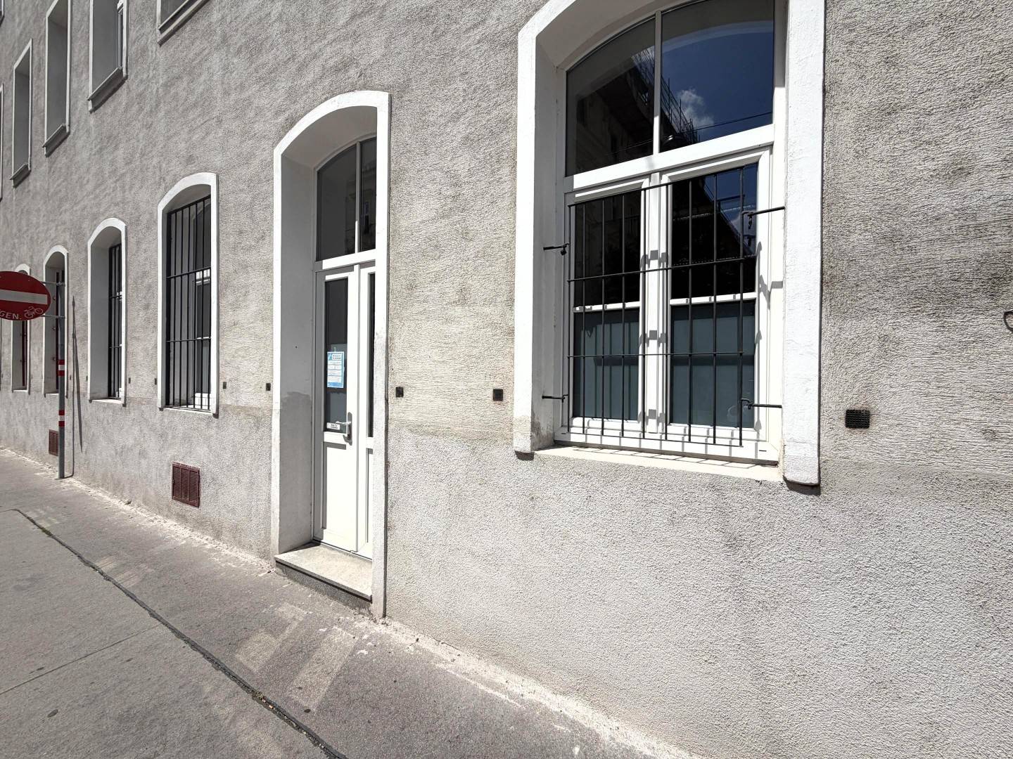 Neu sanierte Erdgeschosswohnung mit Straßenzugang