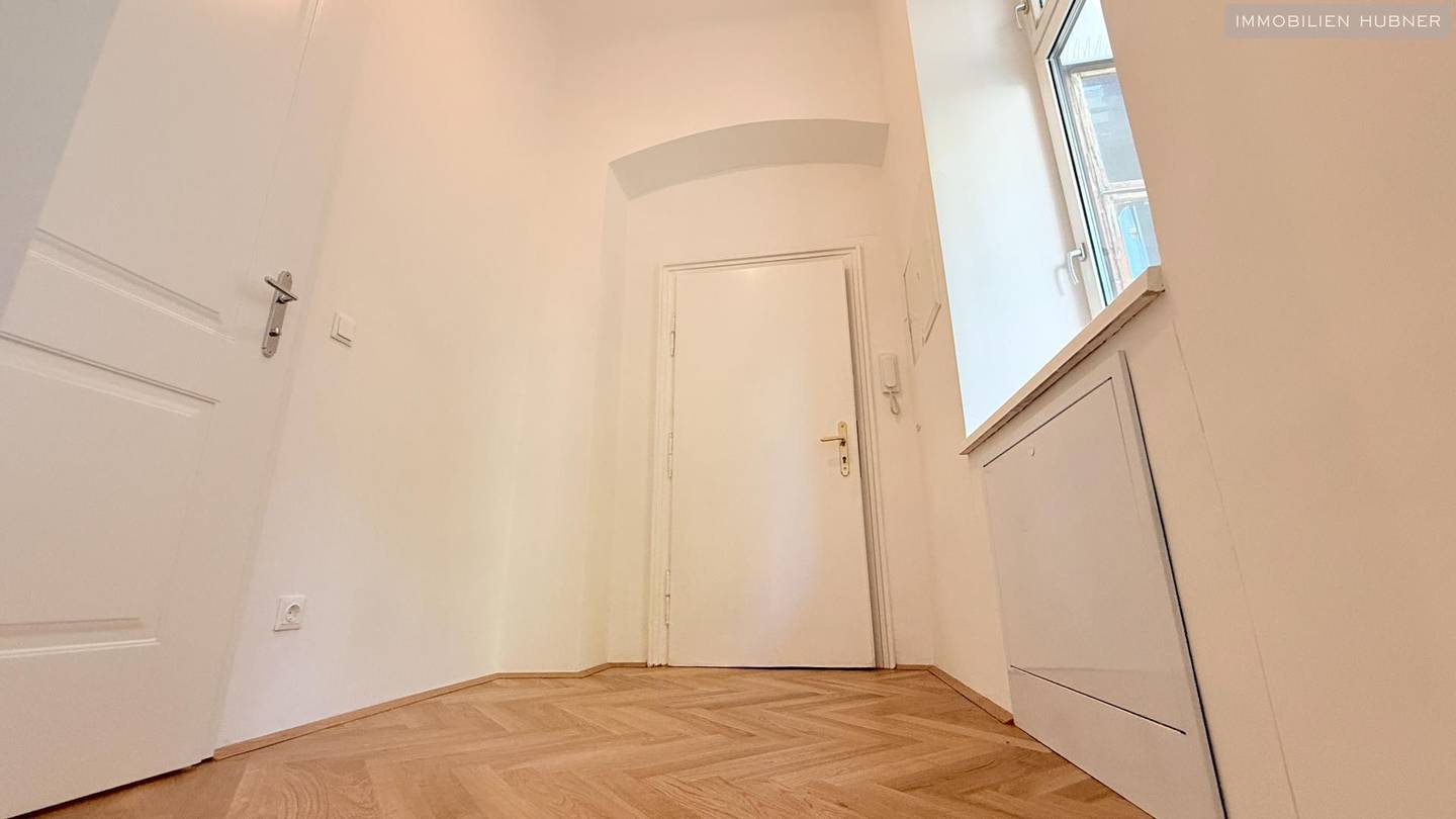 Helle Altbauwohnung mit Balkon und Innenhoflage