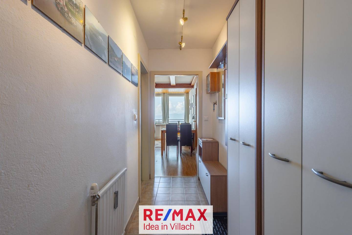 Helle Ferienwohnung mit Loggia und Panoramablick