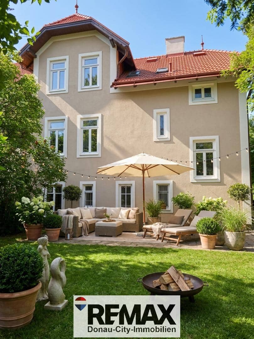 Apartment in villa with large garden and balcony