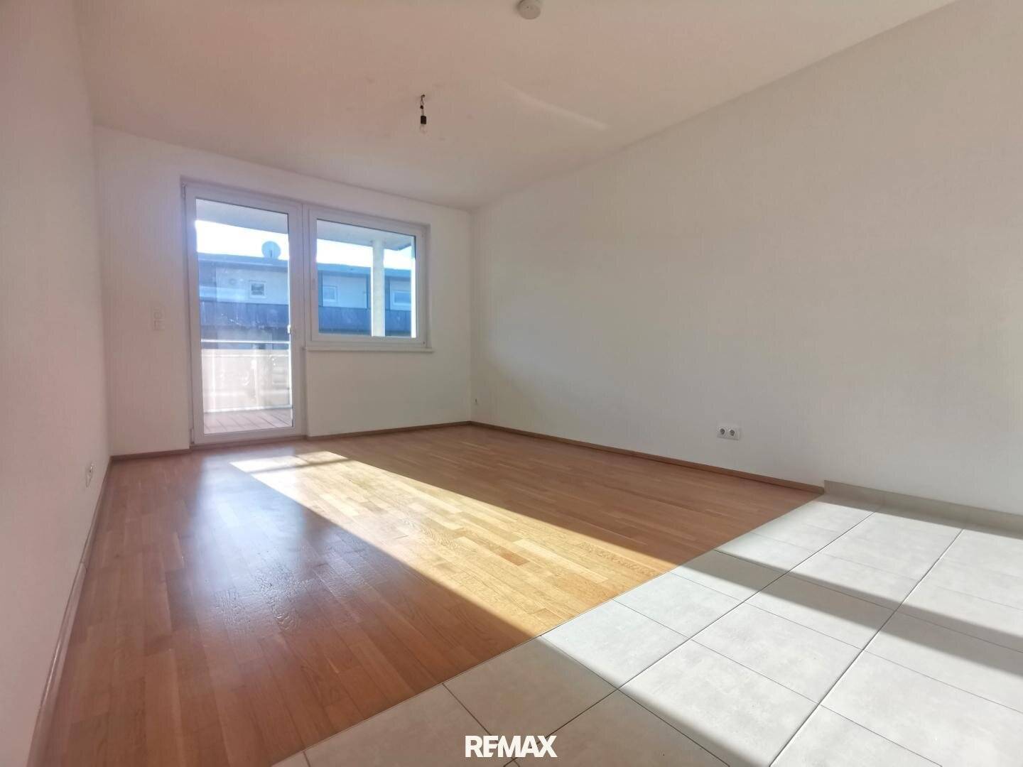 Quiet 3-room apartment with large balcony, carport and excellent infrastructure