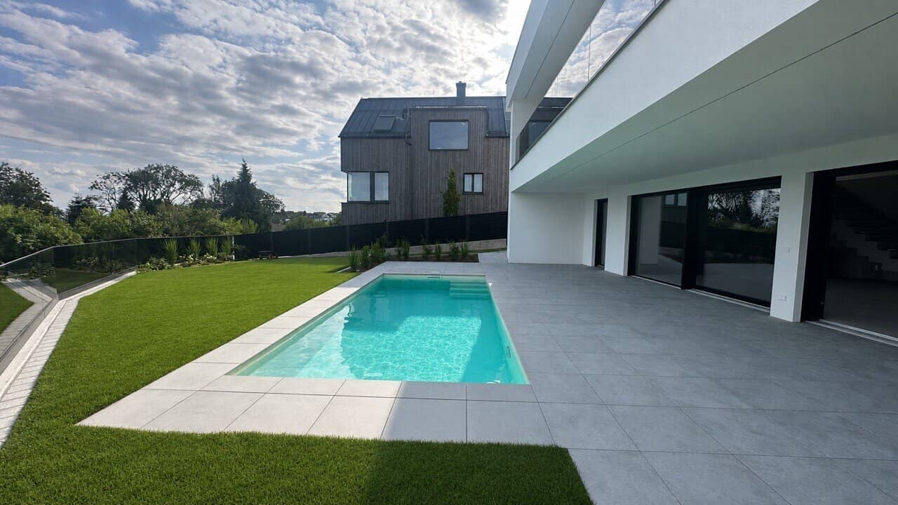 Sale of a beautiful residential house in a quiet and sunny outlook location of Lichtenberg