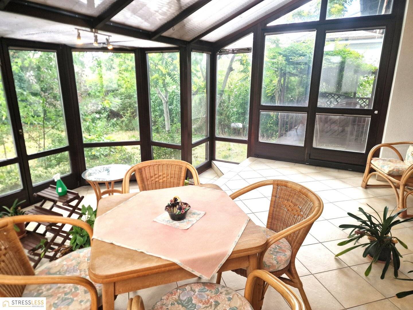 Top well maintained fully basemented single-family house with dream conservatory in absolute green quiet location of Korneuburg