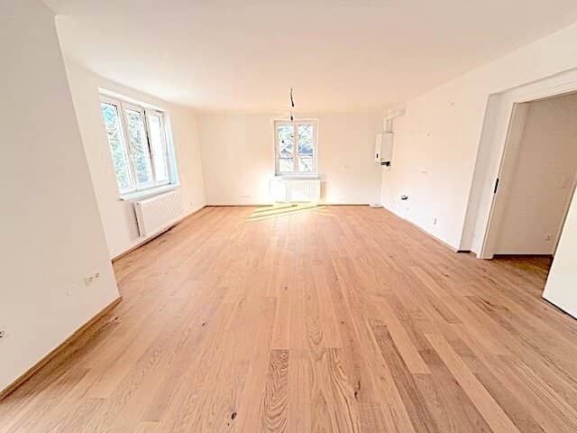 NEW PRICE! COMMISSION-FREE FROM THE OWNER! FIRST OCCUPANCY! RENOVATED 3-ROOM APARTMENT WITH LOGGIA NEAR RUDOLFINErHAUS!