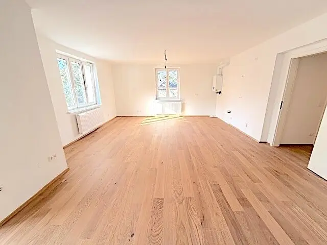 NEW PRICE! COMMISSION-FREE FROM THE OWNER! FIRST OCCUPANCY! RENOVATED 3-ROOM APARTMENT WITH LOGGIA NEAR RUDOLFINErHAUS!