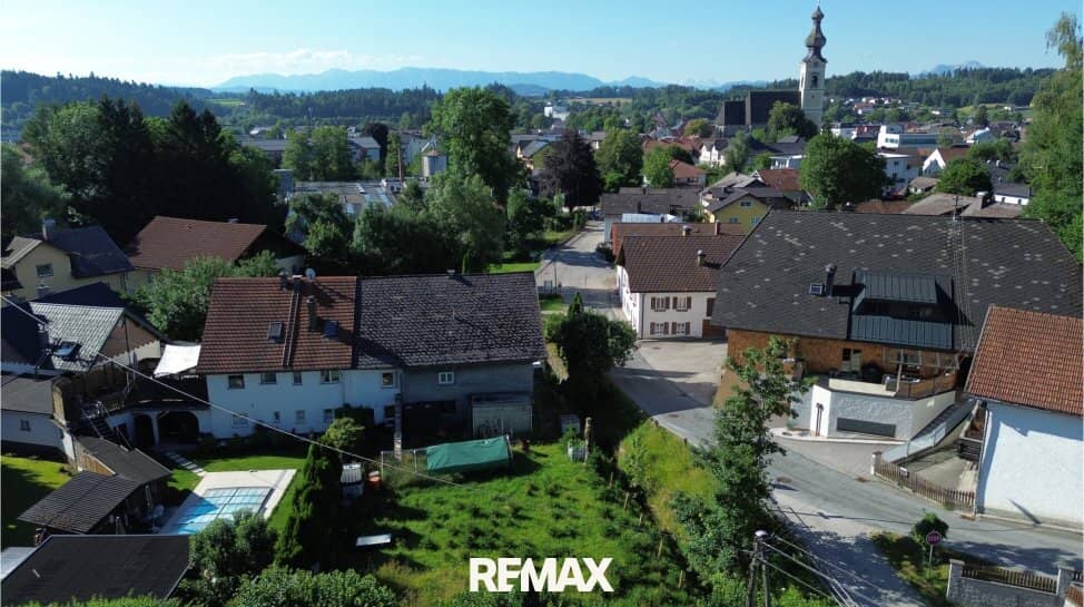Grundstück mit Altbestand und bewilligtem Bauprojekt in zentrumsnaher Lage von Vöcklamarkt