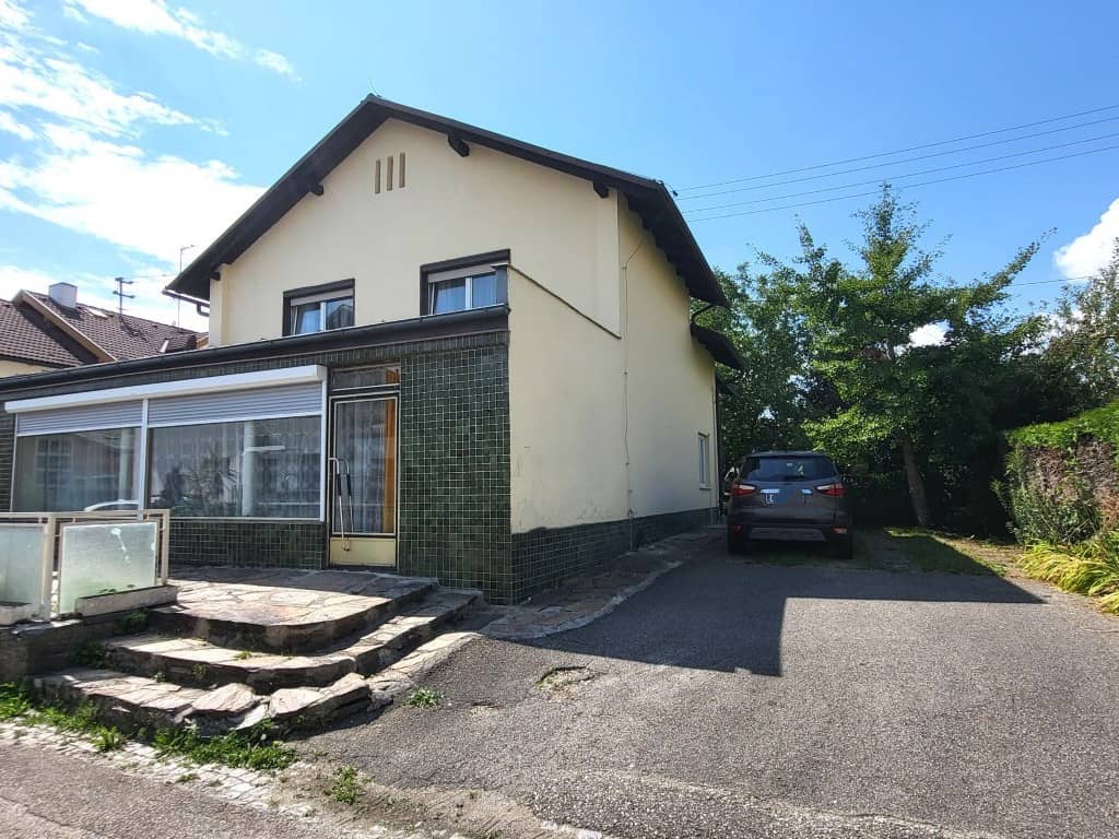 Großzügige Familienwohnung mit separater Nutzfläche und Garage