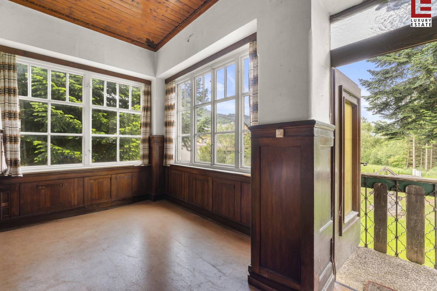 Preiswertes Gut mit ca.18.000 m2 Grund &amp; sanierungswürdiger Stil-Land-Villa