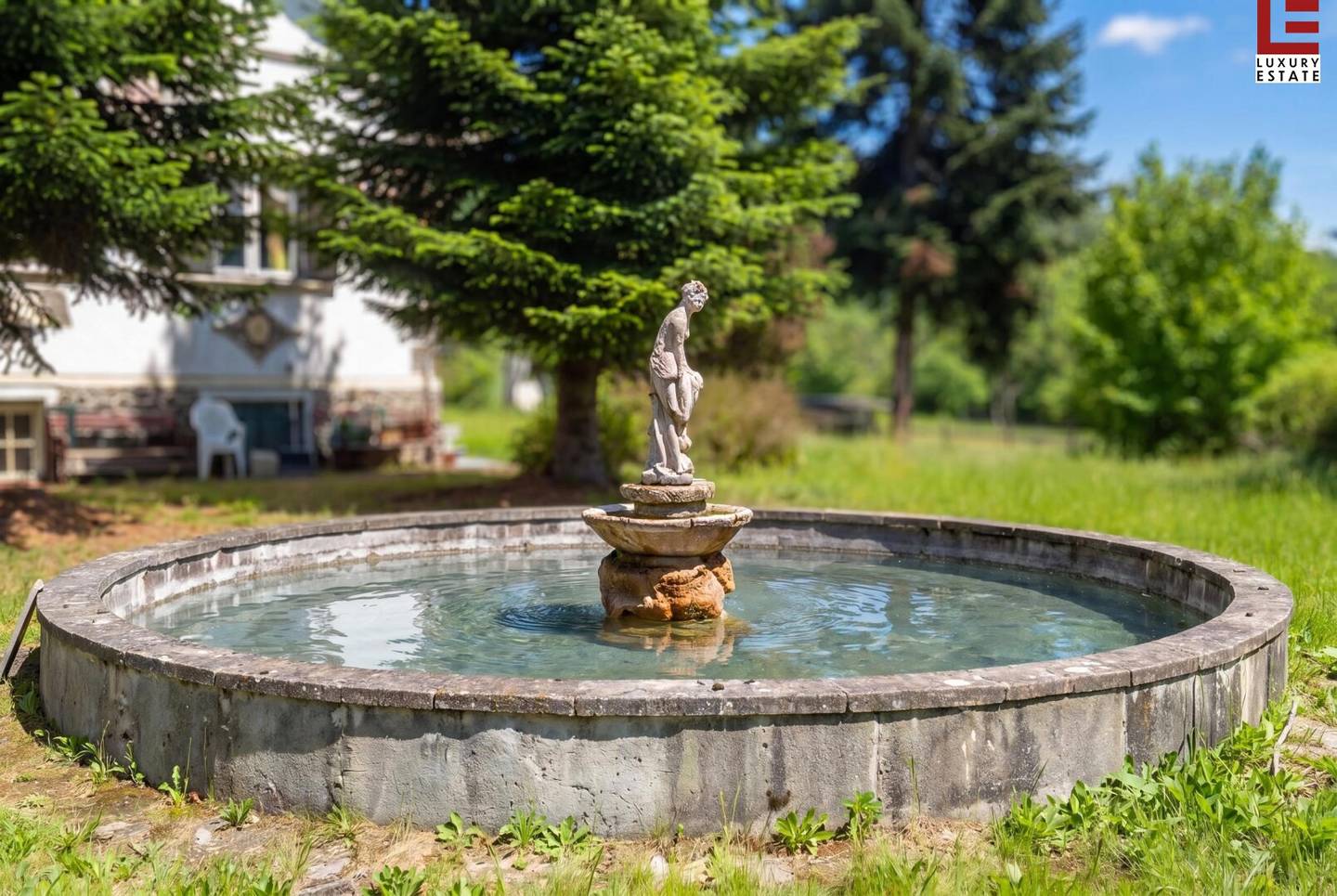 Preiswertes Gut mit ca.18.000 m2 Grund &amp; sanierungswürdiger Stil-Land-Villa