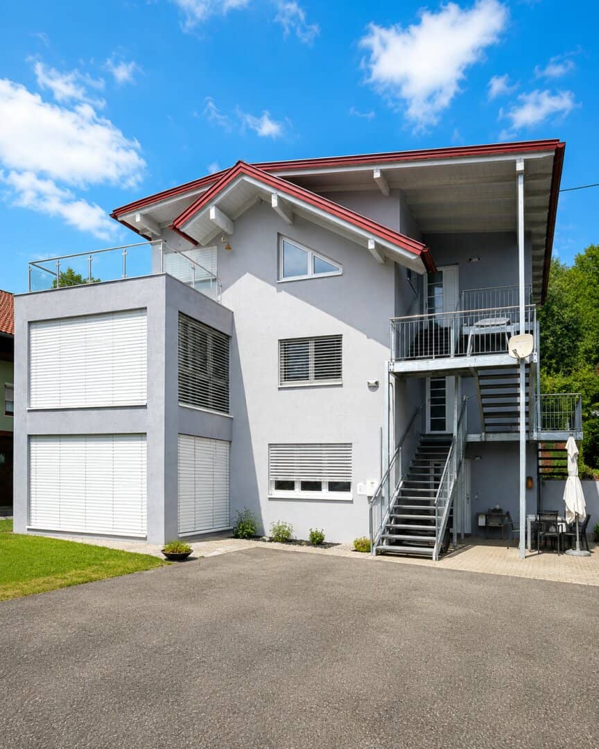 Neuwertige 3-Zi. DG-Wohnung mit großzügigem Balkon und traumhaftem Ausblick nähe St.Veit an der Glan