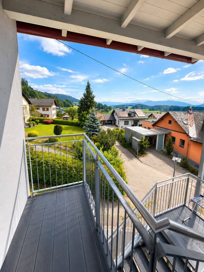 Neuwertige 3-Zi. DG-Wohnung mit großzügigem Balkon und traumhaftem Ausblick nähe St.Veit an der Glan
