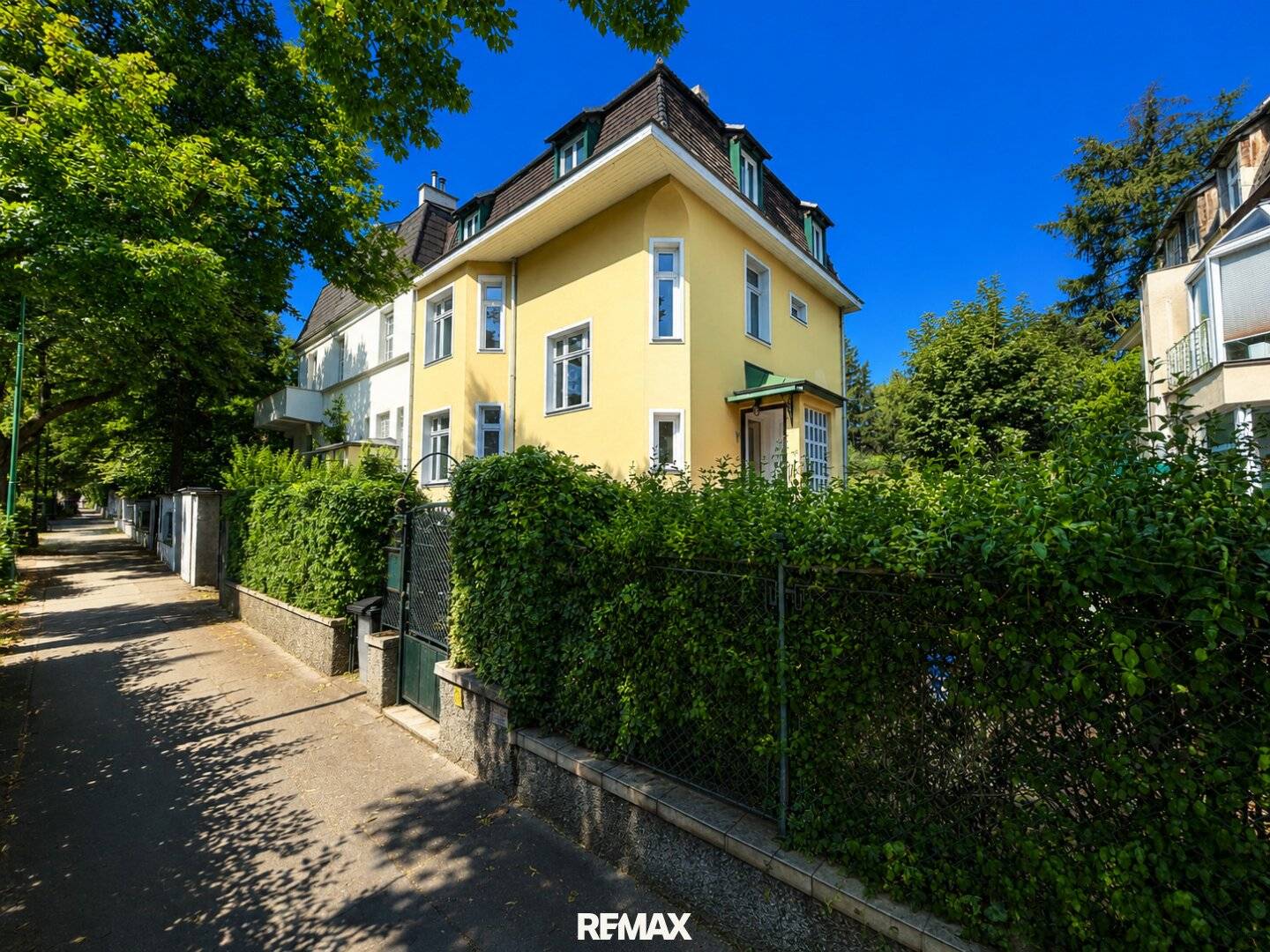 Viennese period villa with historic charm, garden and two terraces in Unter St. Veit