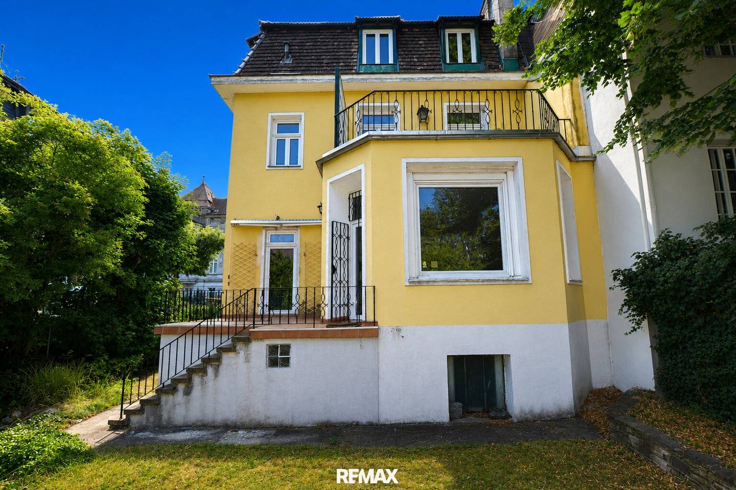 Viennese period villa with historic charm, garden and two terraces in Unter St. Veit