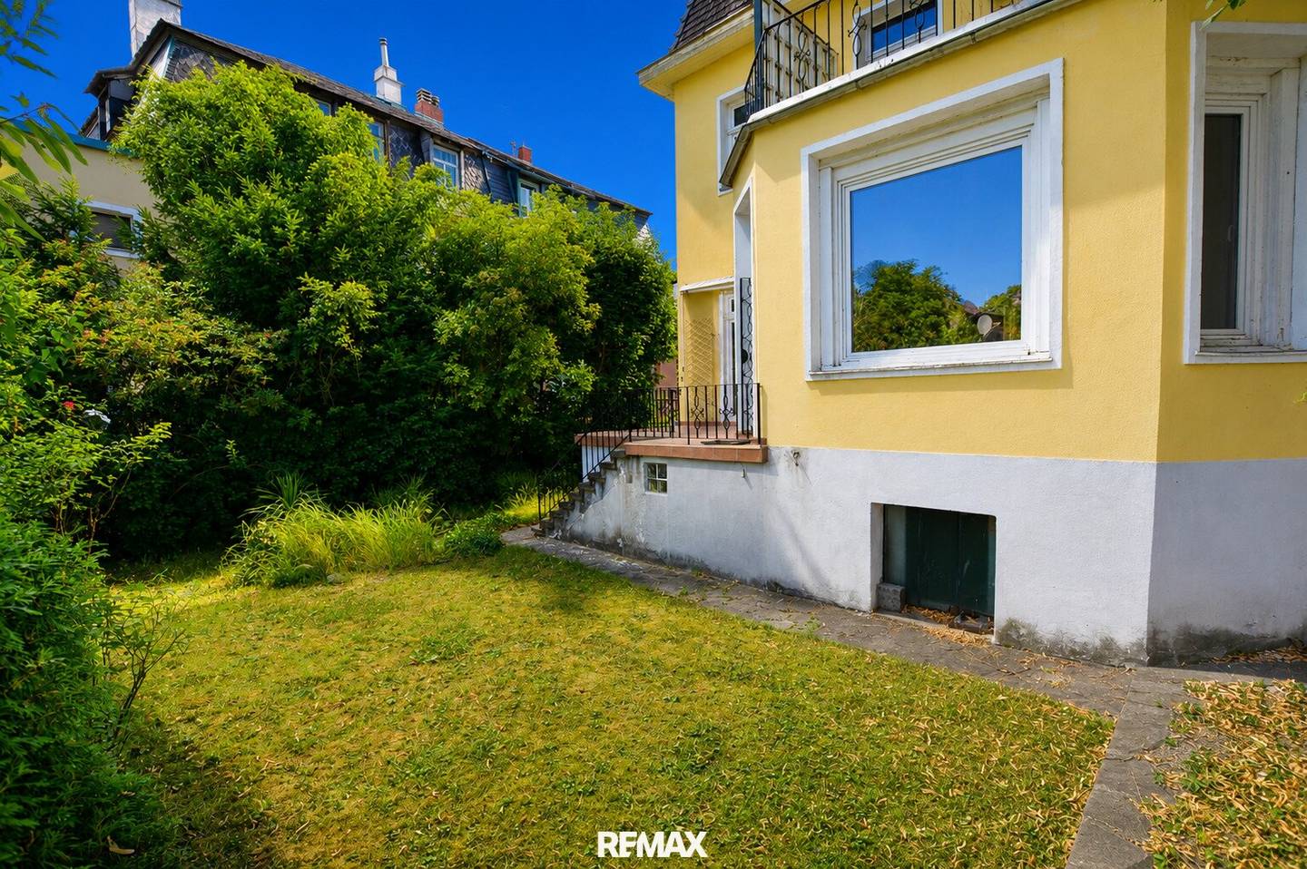 Viennese period villa with historic charm, garden and two terraces in Unter St. Veit