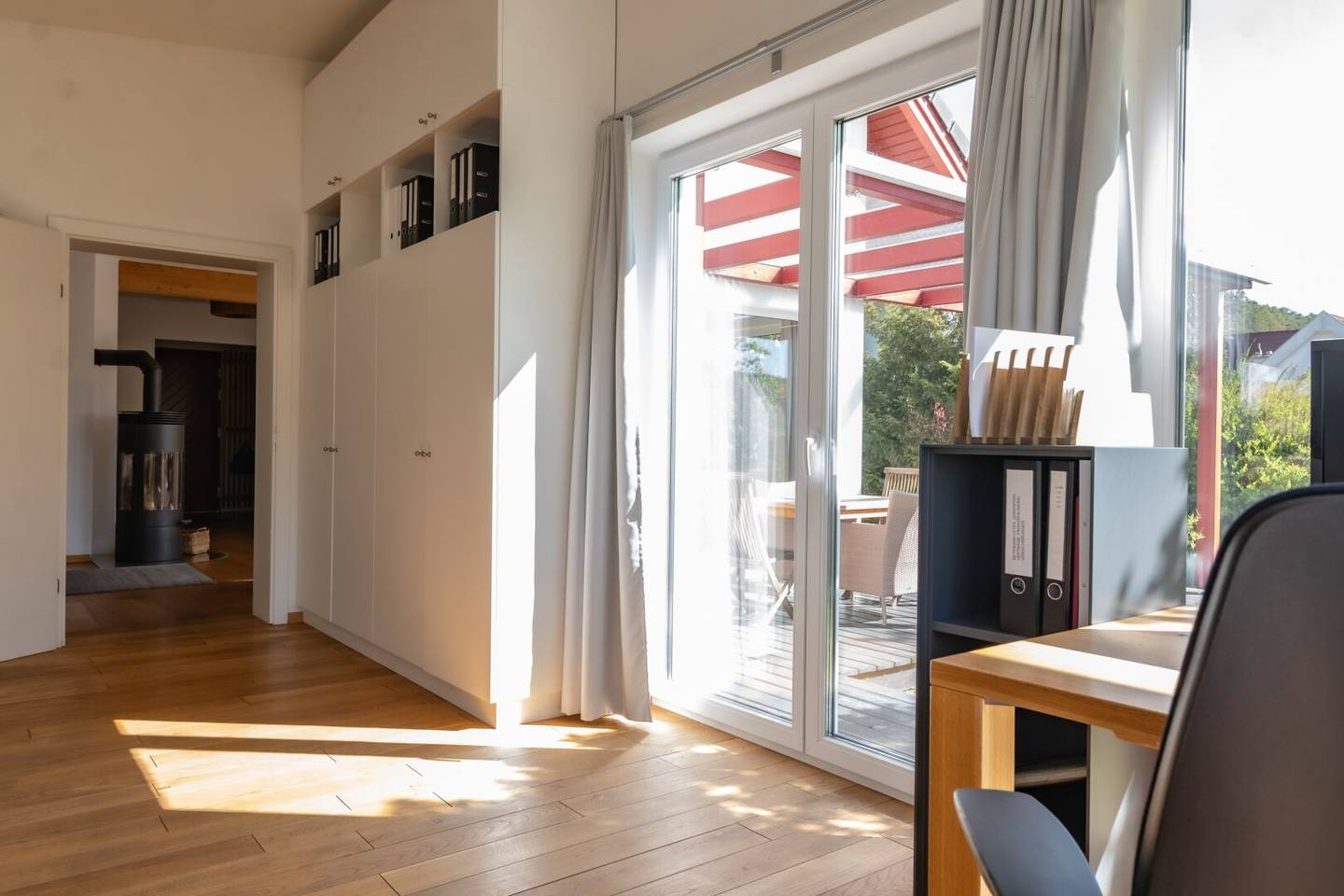 Modernes Einfamilienhaus mit separatem Home-Office in Grünlage – rund 30 Minuten südlich von Wien