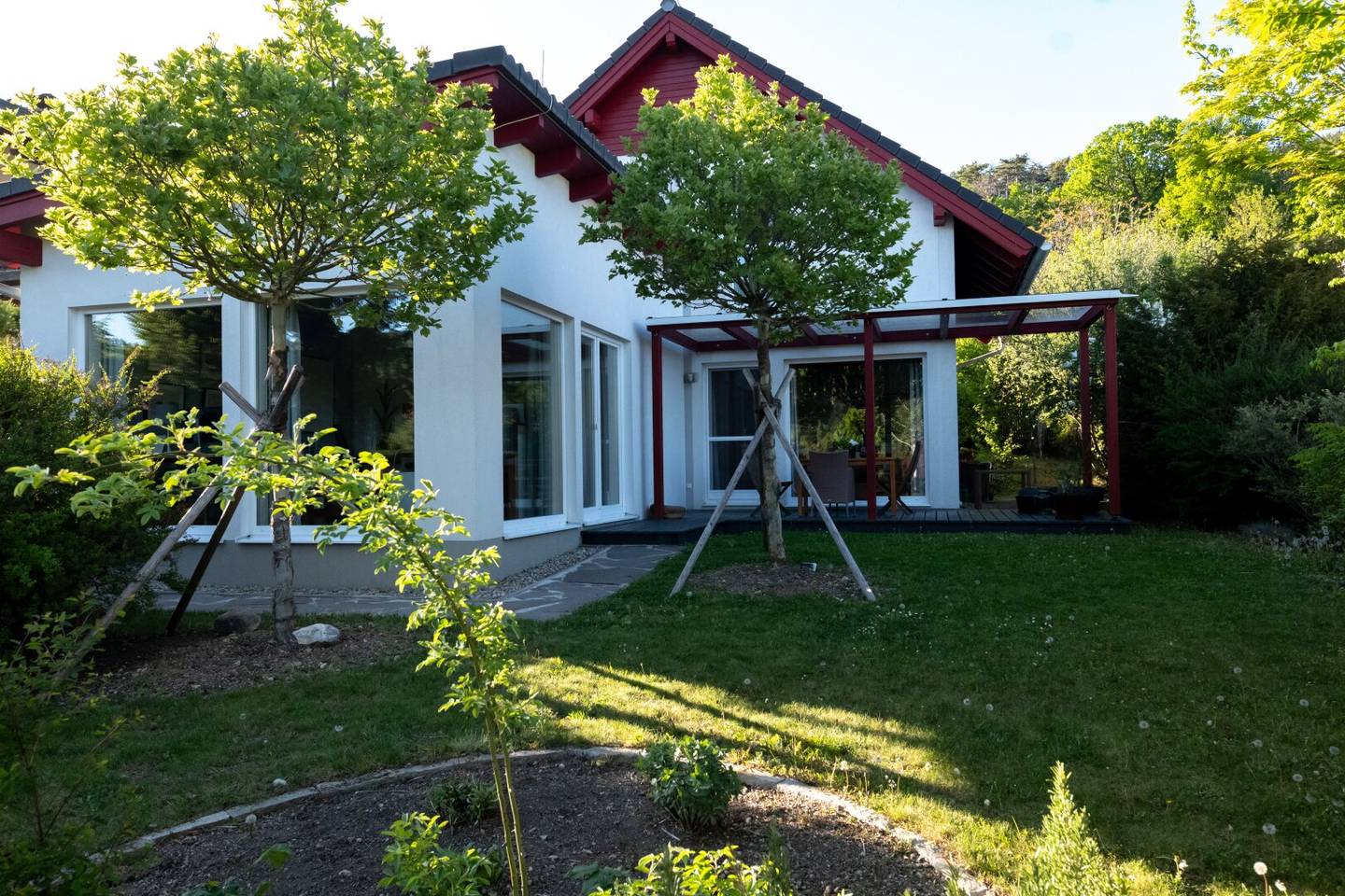 Modernes Einfamilienhaus mit separatem Home-Office in Grünlage – rund 30 Minuten südlich von Wien