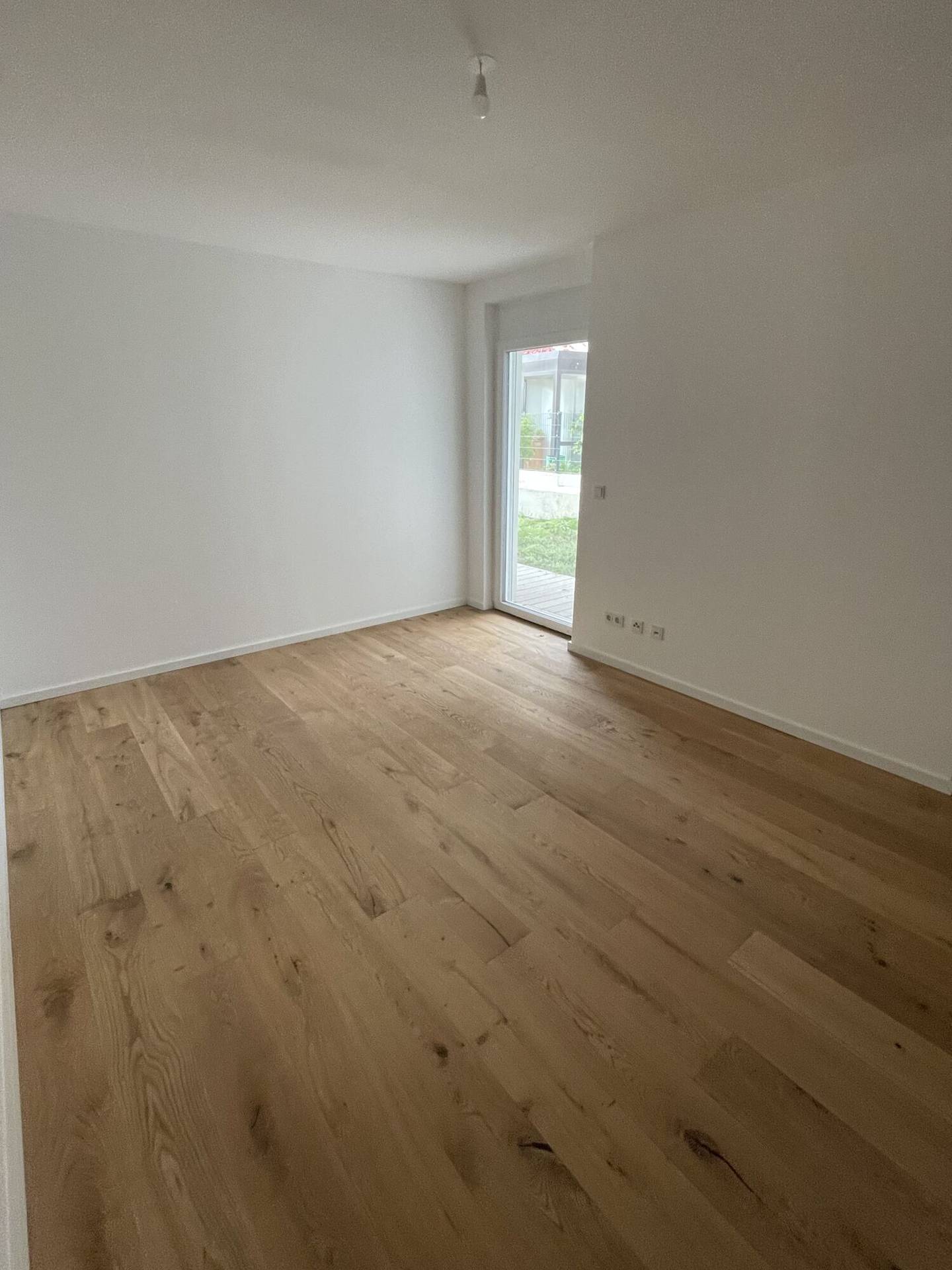 Bright ground floor apartment with south garden