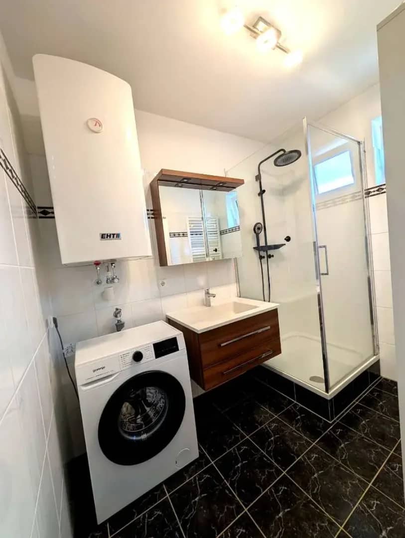 Moderne, helle und gut eingeteilte Wohnung in Ludersdorf mit Garage, Balkon und Kellerabteil - voll möbliert oder ohne Möbel