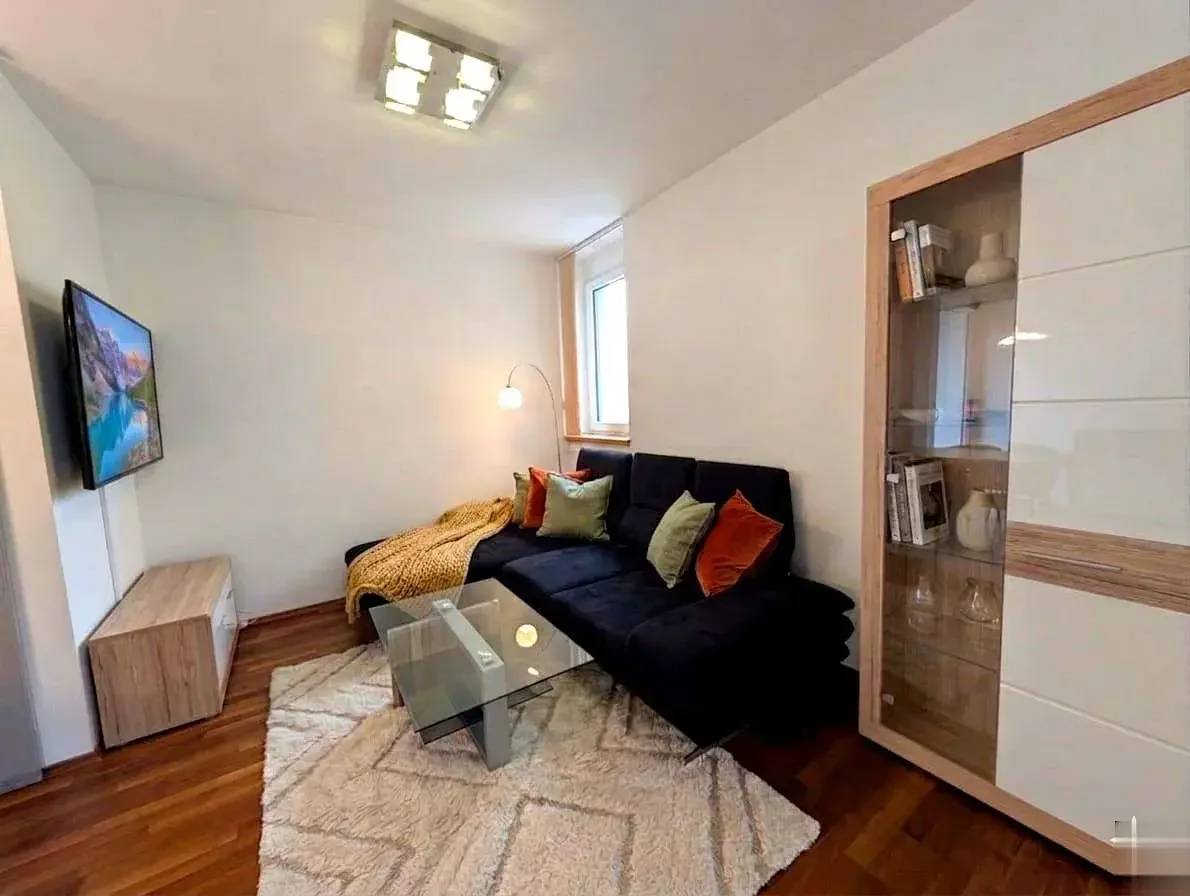 Moderne, helle und gut eingeteilte Wohnung in Ludersdorf mit Garage, Balkon und Kellerabteil - voll möbliert oder ohne Möbel