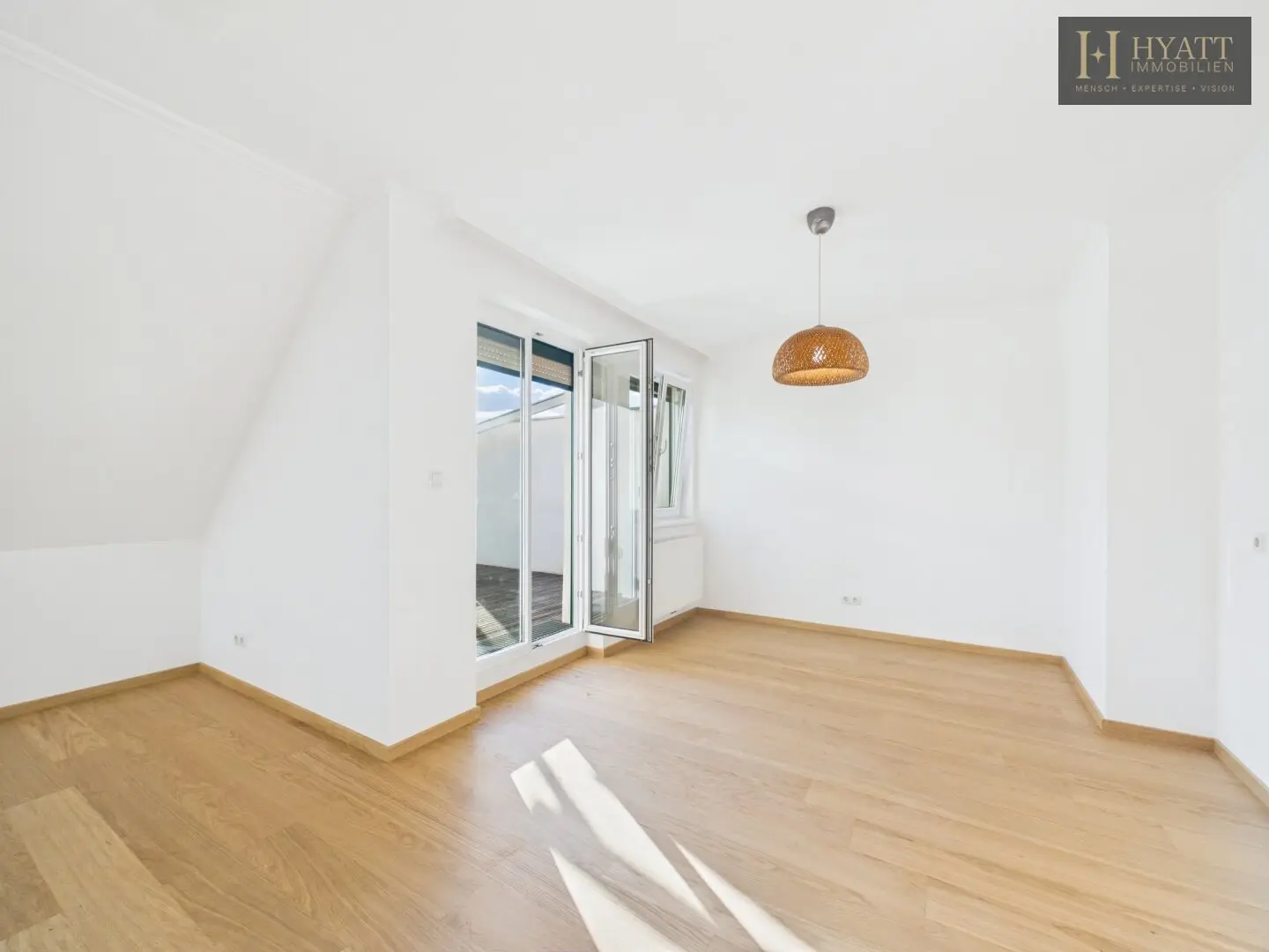 *ESSLING, SEESTADT* Großzügige 3-Zimmer Dachgeschosswohnung mit Terrasse &amp; Garage in 1220 Wien, 98m2 Wohntraum