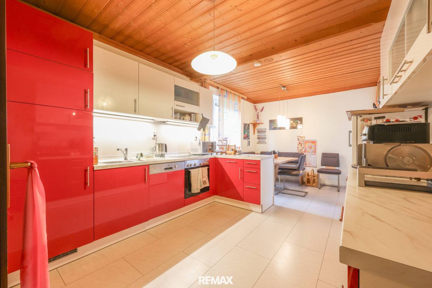 Großzügige 3-Zimmer-Wohnung inkl. Tiefgarage und Loggia!