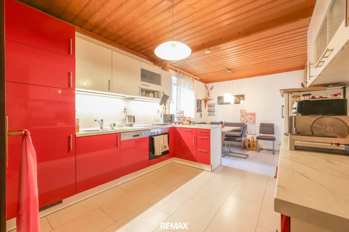 Großzügige 3-Zimmer-Wohnung inkl. Tiefgarage und Loggia!