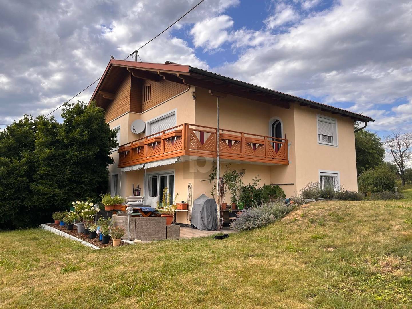 Barrierefreie Wohnung großer Garten und Doppelgarage