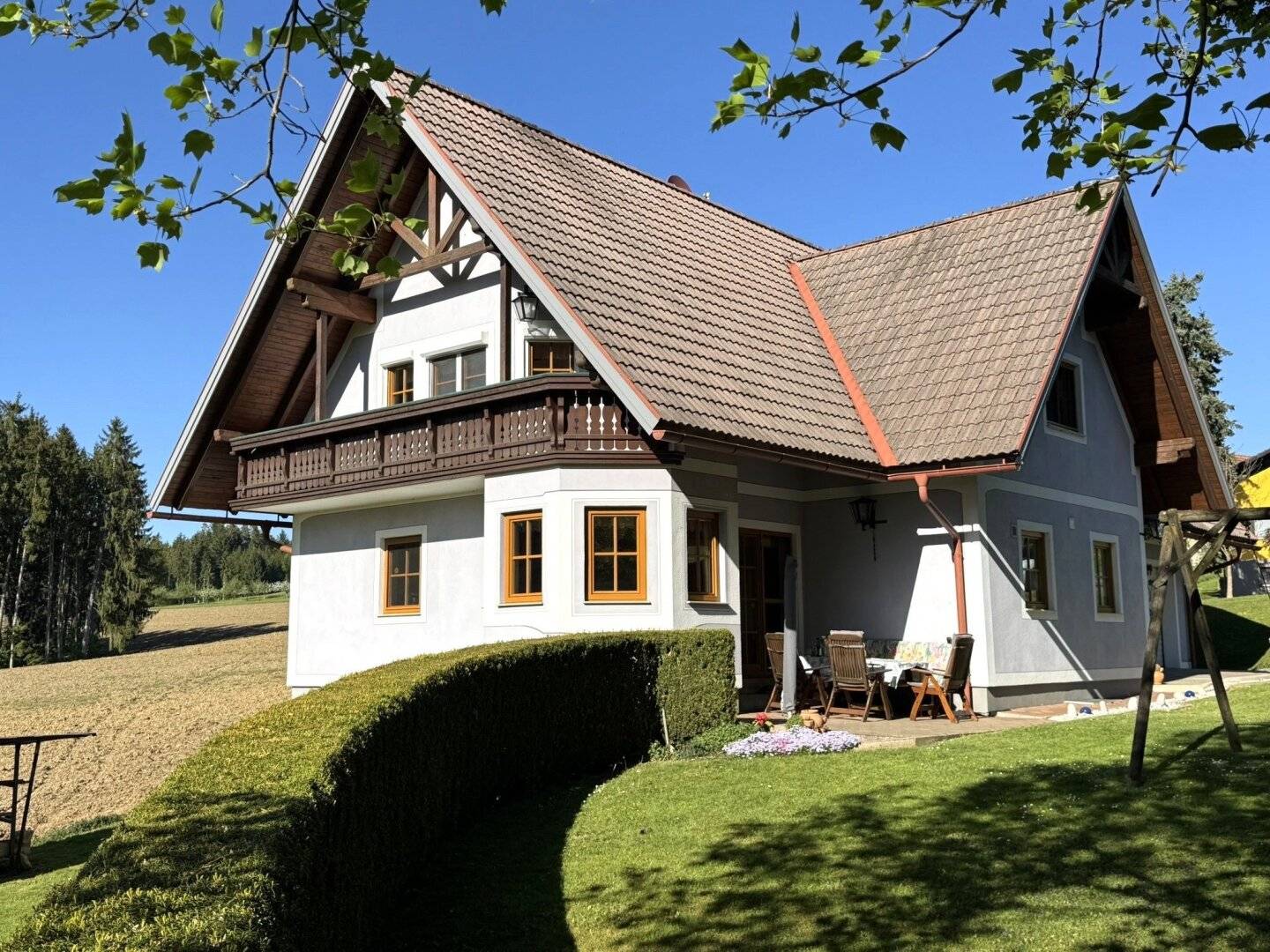 204 m² usable area. €130 heating costs per month. Graz in 23 minutes