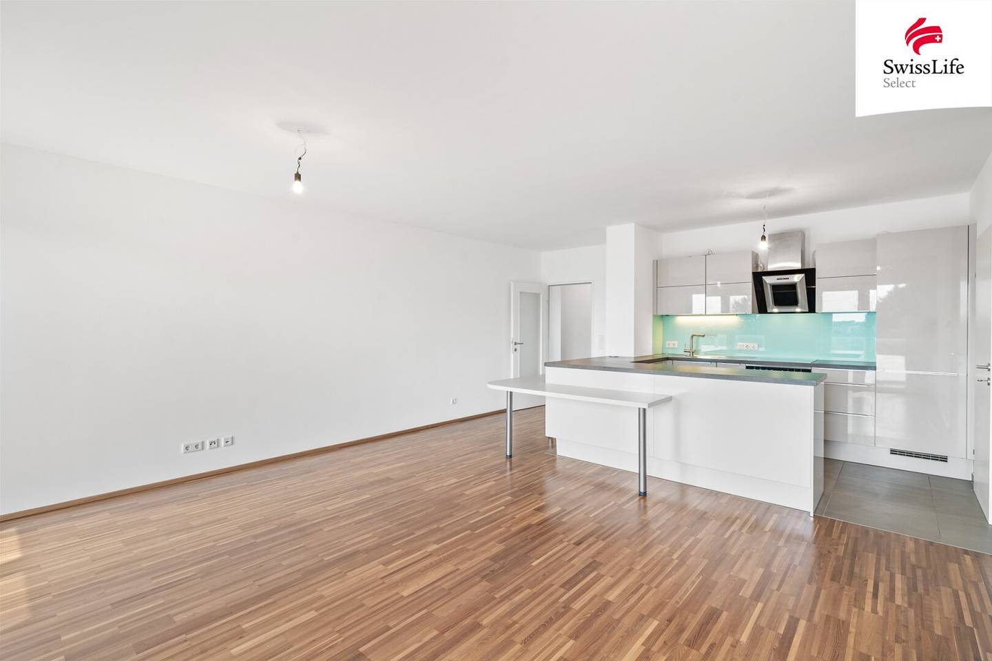 Modern Three-Room Apartment | Two Bathrooms | 17 m² Balcony | Garage Parking Space