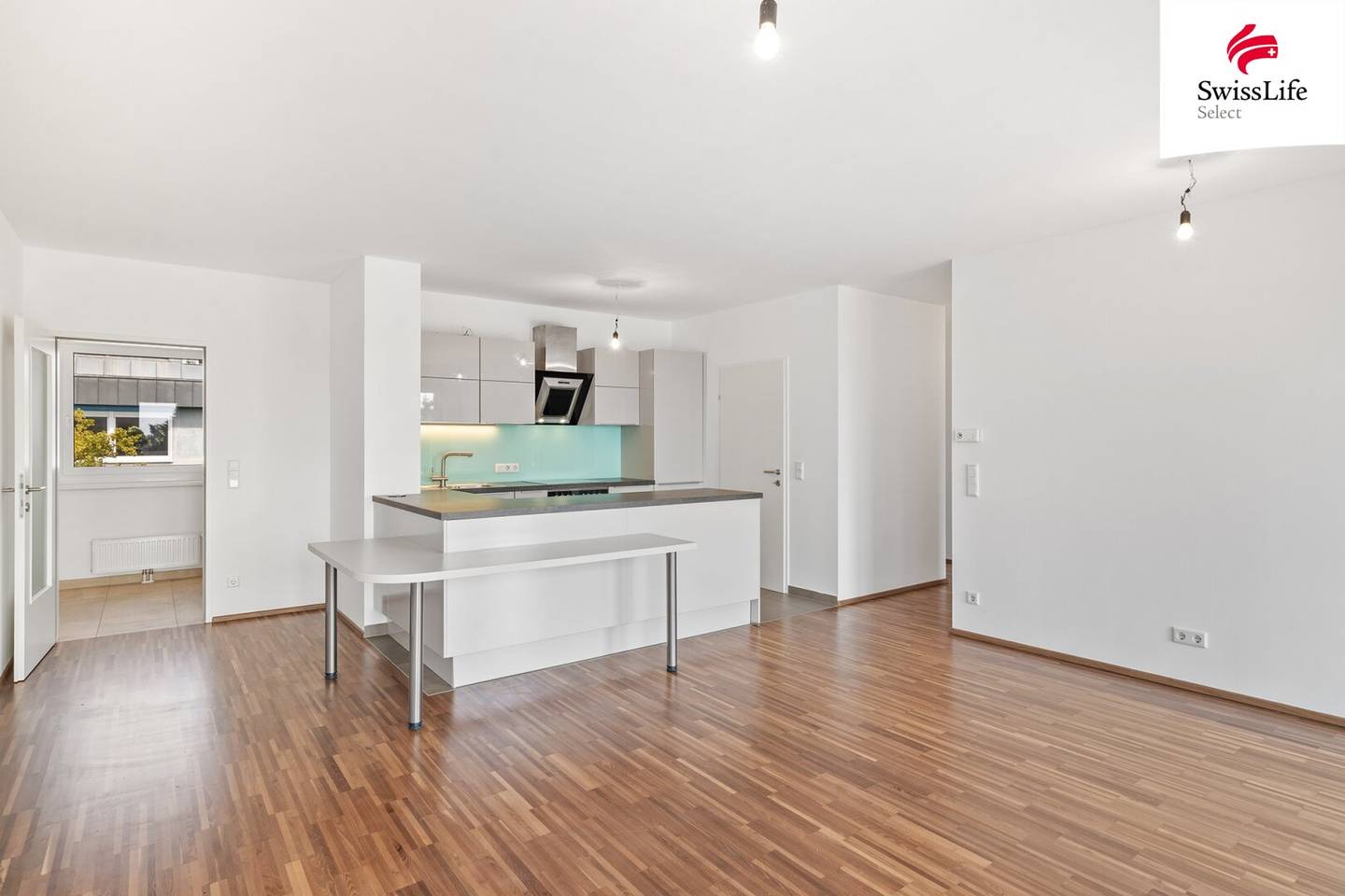 Modern Three-Room Apartment | Two Bathrooms | 17 m² Balcony | Garage Parking Space