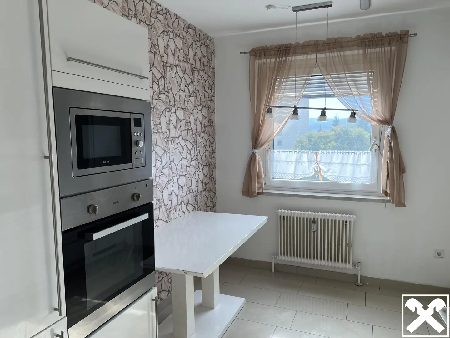 Bright apartment with loggia lift and parking space