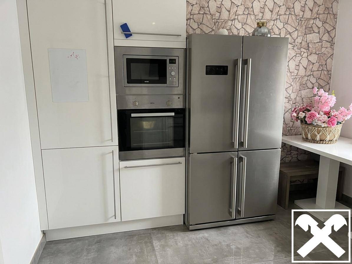 Bright apartment with loggia lift and parking space