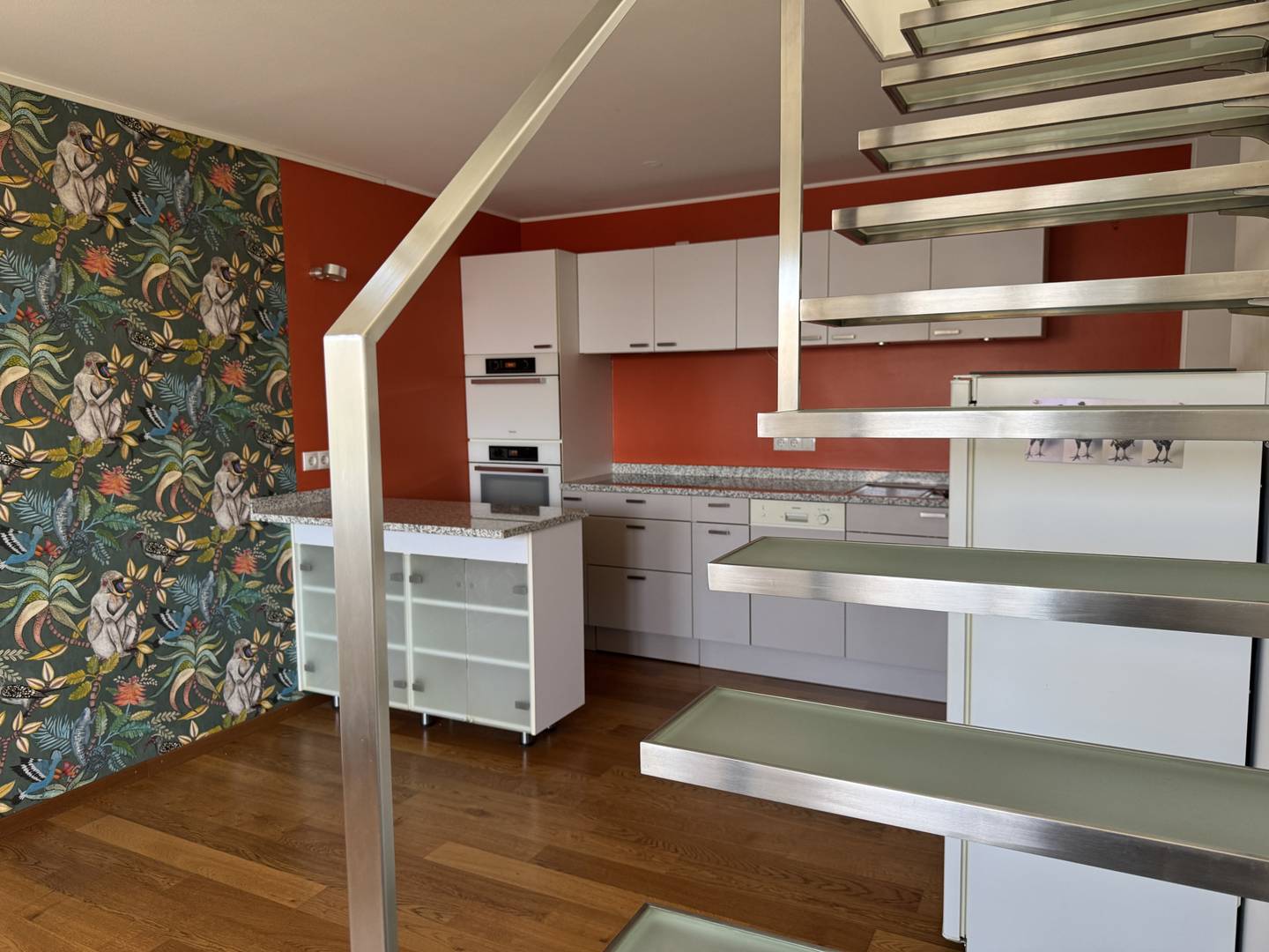 Sonnige Maisonettewohnung mit Terrasse und Tiefgaragenplatz