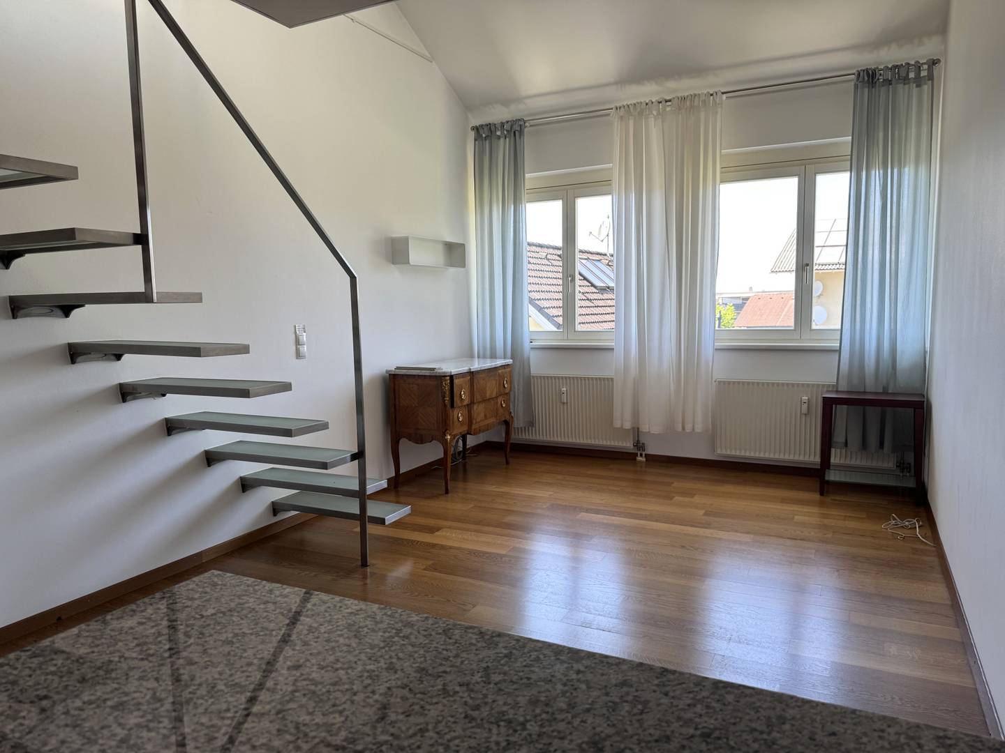 Sonnige Maisonettewohnung mit Terrasse und Tiefgaragenplatz
