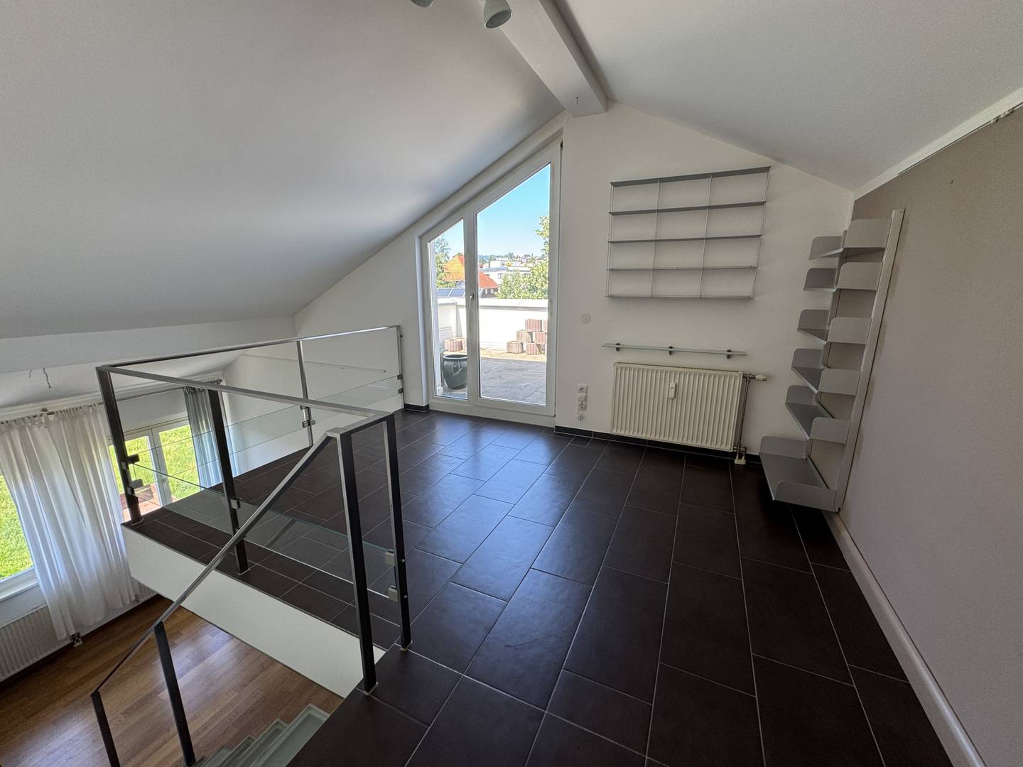 Sonnige Maisonettewohnung mit Terrasse und Tiefgaragenplatz