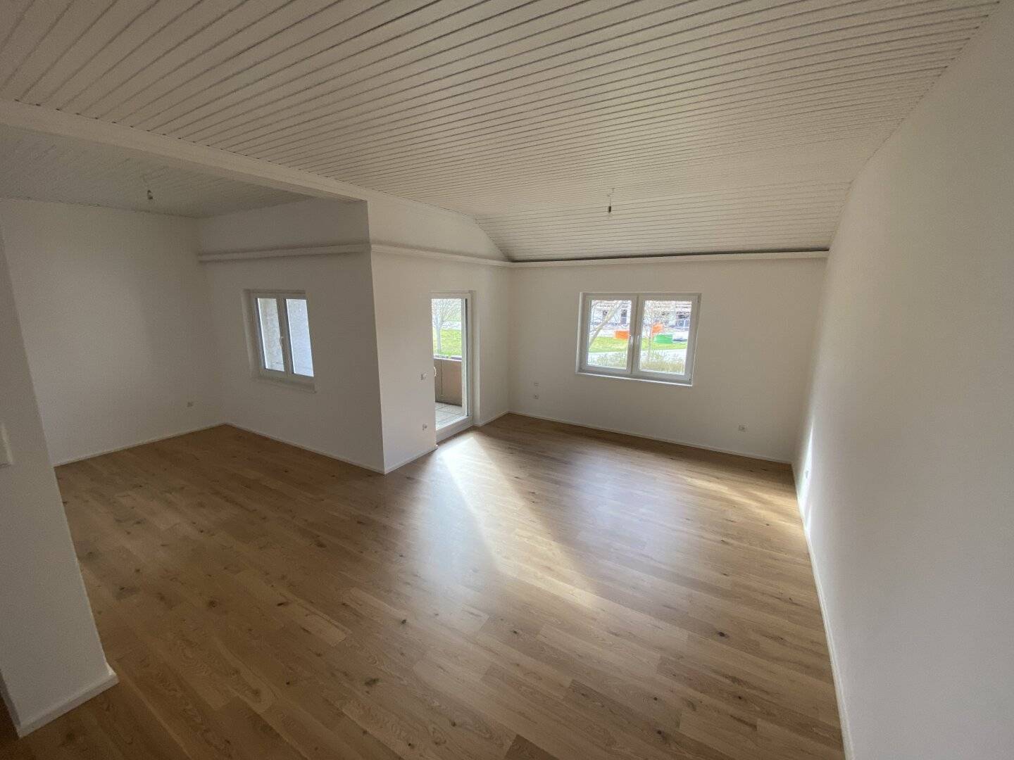 Großzügige  4 Zimmer Wohnung mit Terrasse und 2 Bädern direkt in Gerasdorf